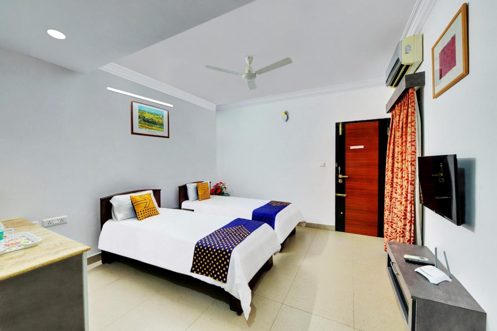Yahweh Suites Бангалор Экстерьер фото