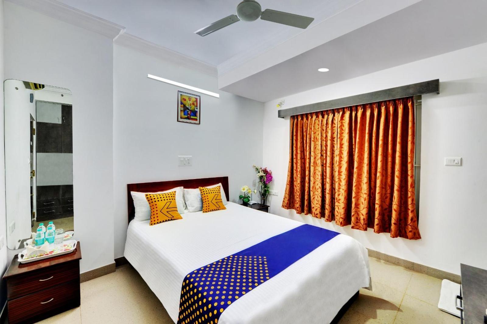 Yahweh Suites Бангалор Экстерьер фото