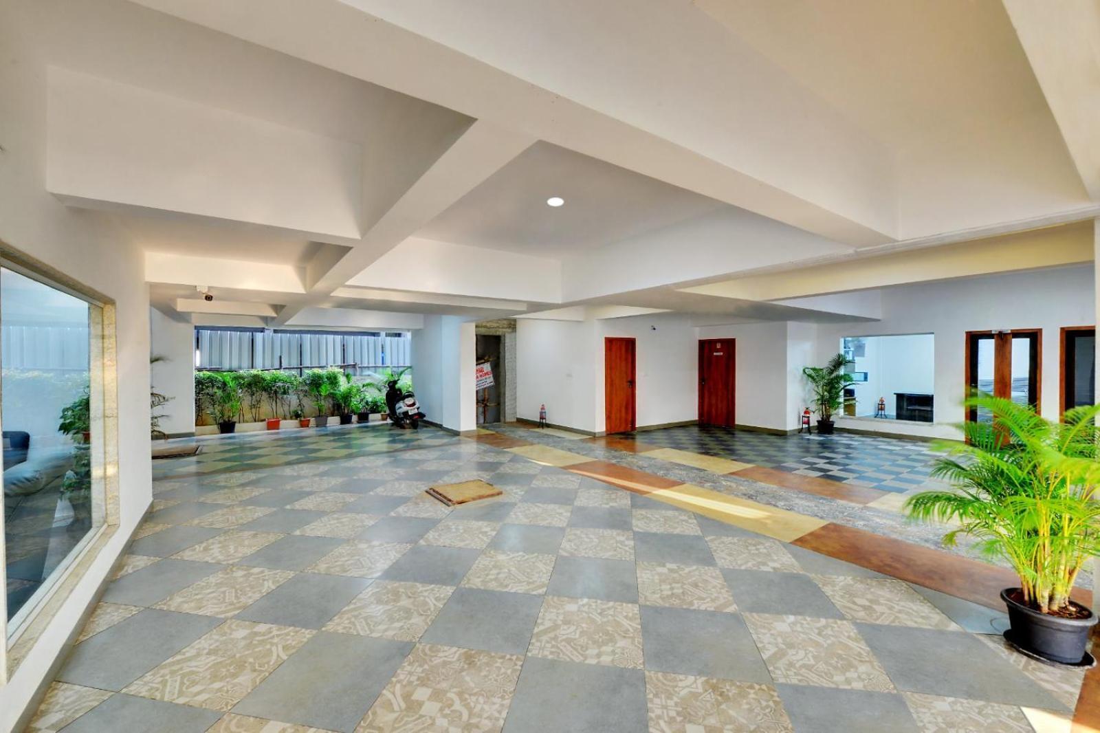 Yahweh Suites Бангалор Экстерьер фото